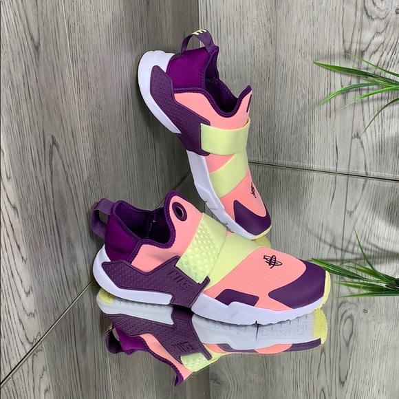 Nike Shoes - ❤️ Nike Huarache Extreme (GS) pink tint/citron tin